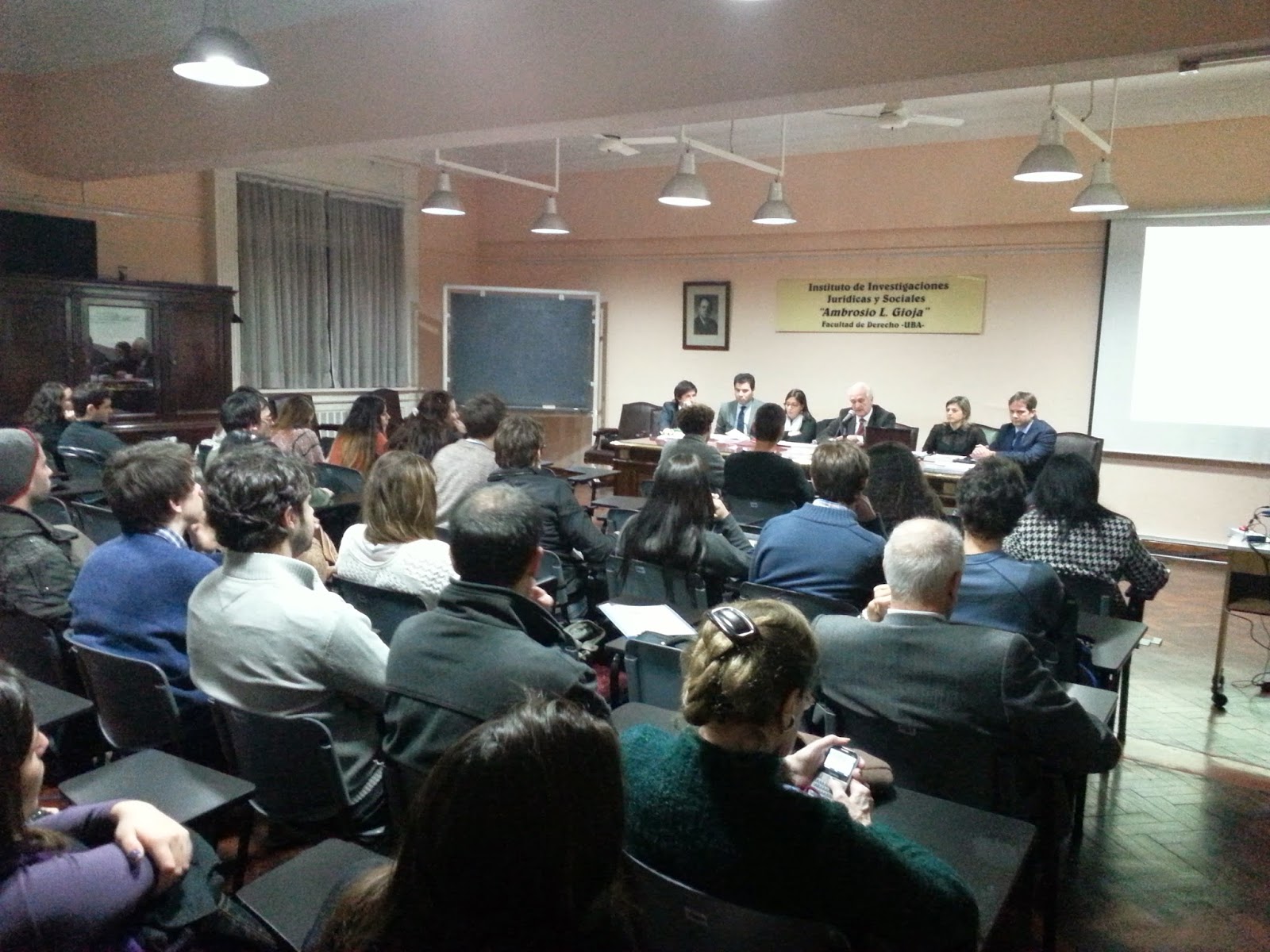 Exposición de los miembros del equipo de investigación 